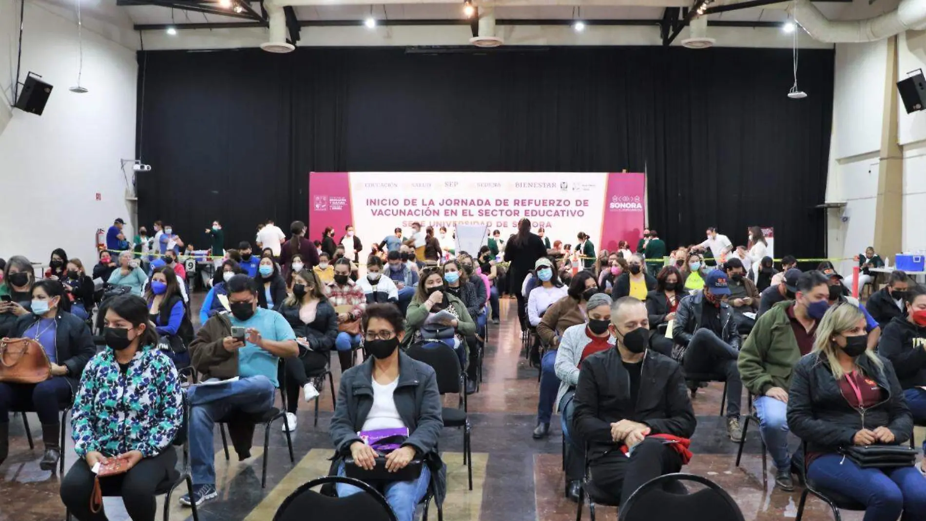 Personal del sector educativo acudió al Centro de las Artes y otros puntos de Hermosillo por su vacuna